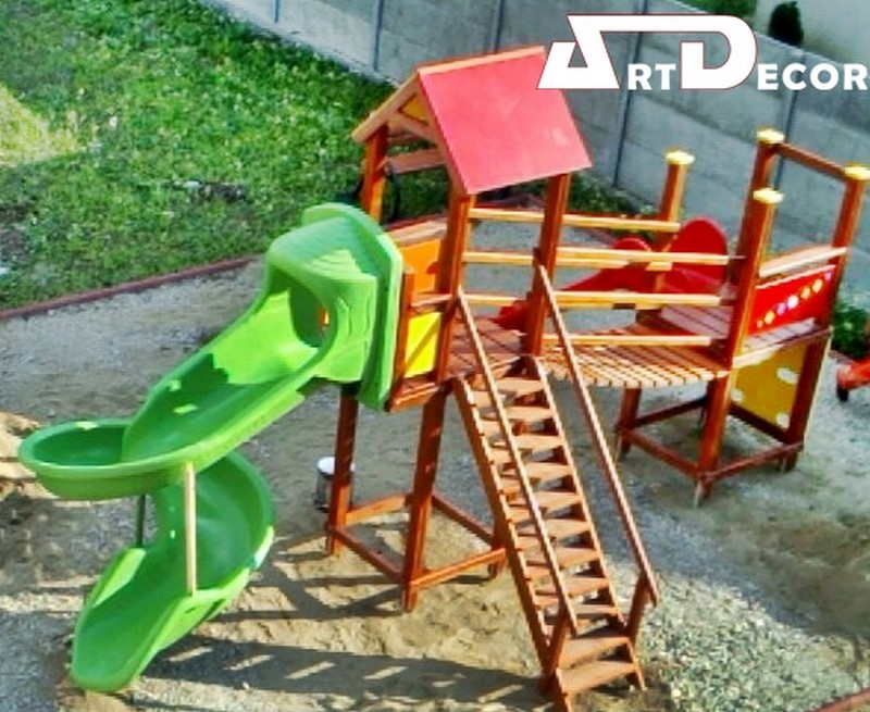 Complex de joaca doua turnuri cu doua tobogane