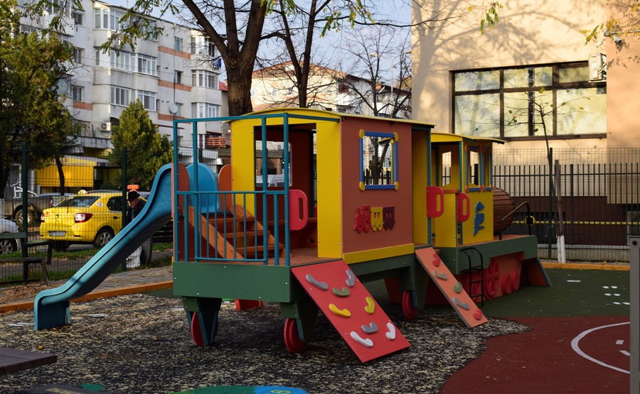 3.Echipament trenulet pentru parcuri Echipament trenulet pentru parcuri CJT-LV