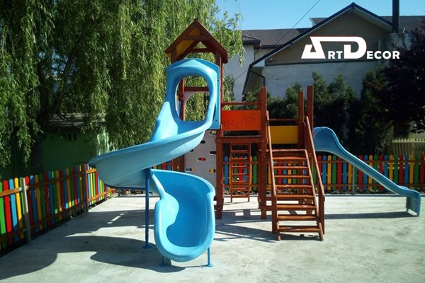 Ansamblu de joaca doua tobogane
