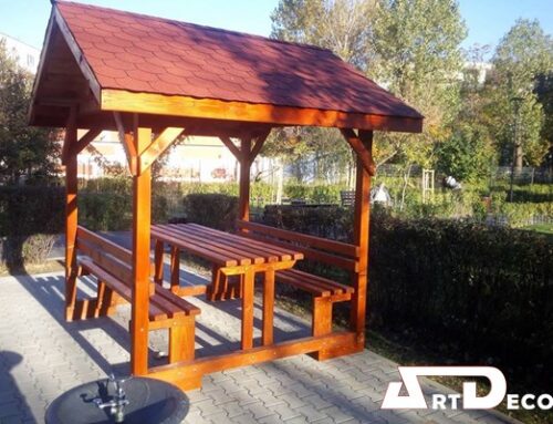 Foisor cu bancute si masa