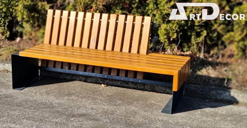 Banca stradala cu spatar partial