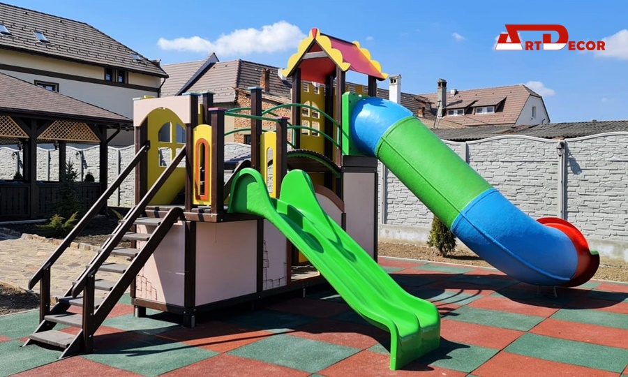 Complex doua turnuri cu doua tobogane 1 Complex doua turnuri cu doua tobogane