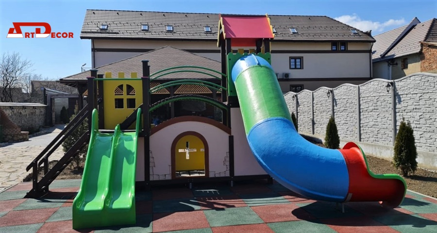 Complex doua turnuri cu doua tobogane 2 Complex doua turnuri cu doua tobogane