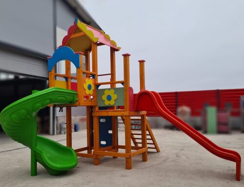 Echipament de joaca doua turnuri cu doua tobogane