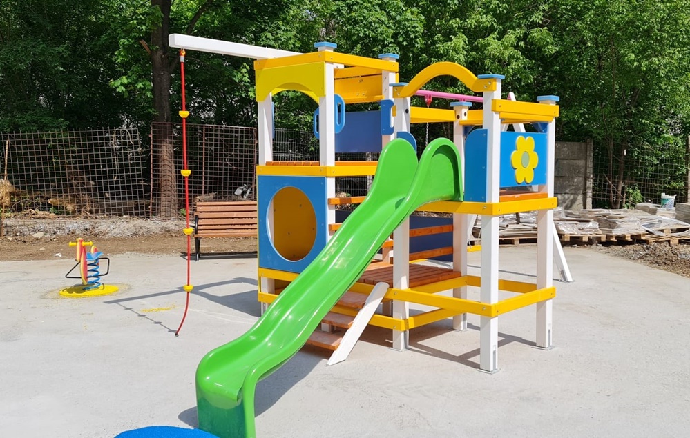 Complex doua turnuri cu leagan cod CJ2TLE-B